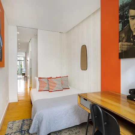 Whome Boho-chic Santos Apartment: Industriais 7 * Лиссабон